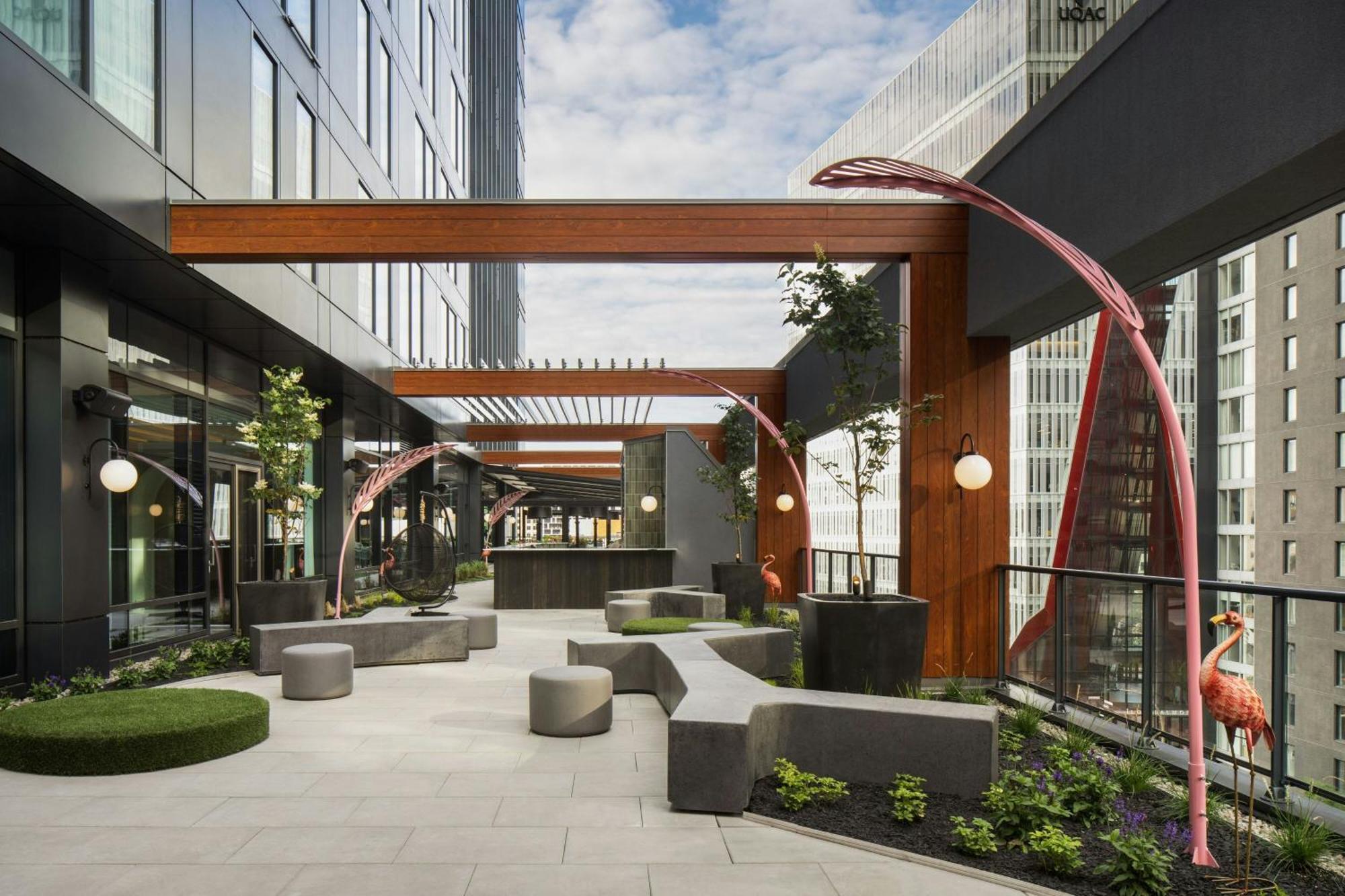 Honeyrose Hotel, Montreal, A Tribute Portfolio Hotel المظهر الخارجي الصورة The outdoor patio at the 10th floor of the building