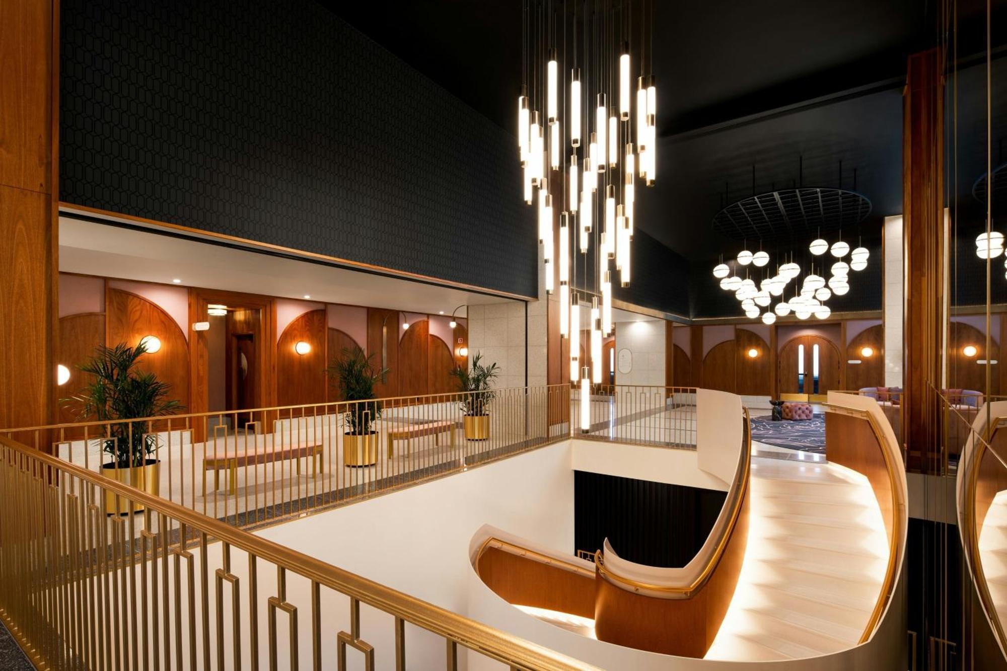 Honeyrose Hotel, Montreal, A Tribute Portfolio Hotel المظهر الخارجي الصورة The interior of the new terminal